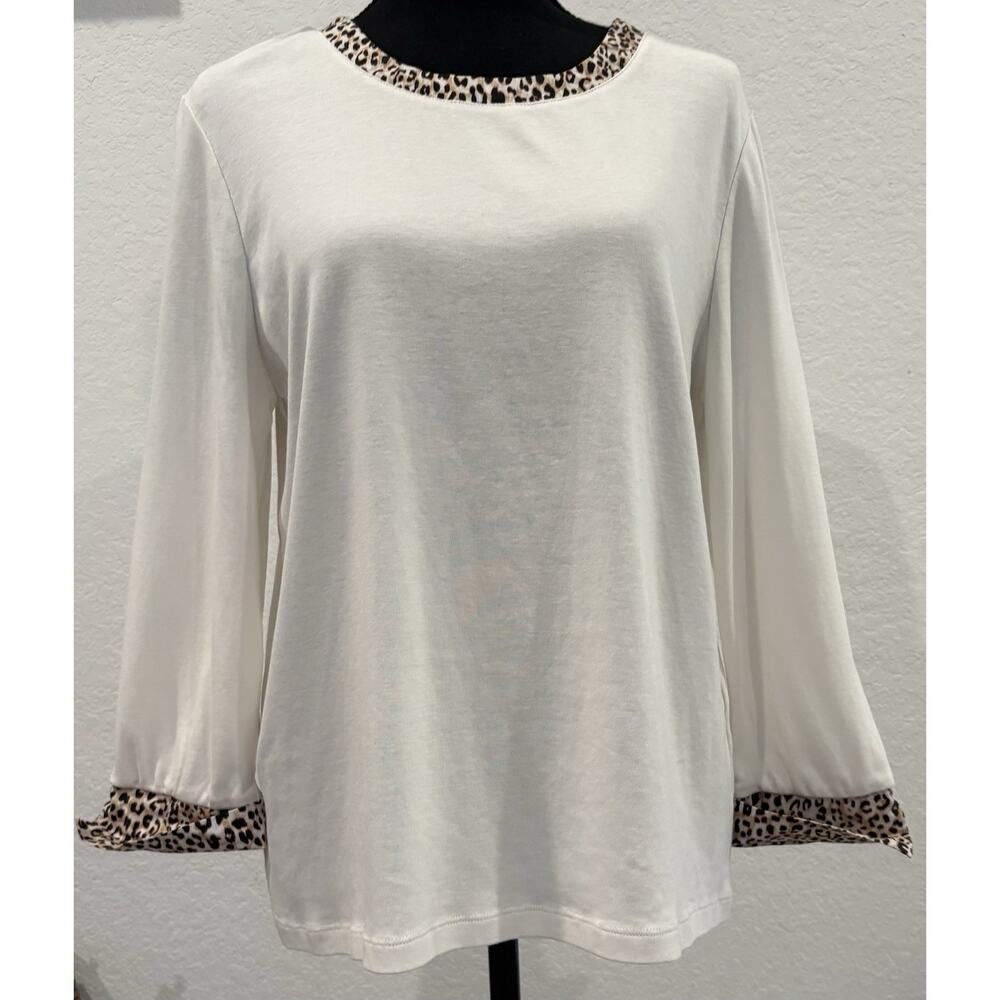 Chico’s White Knit Top with Leopard Trim Size 2 (Large)